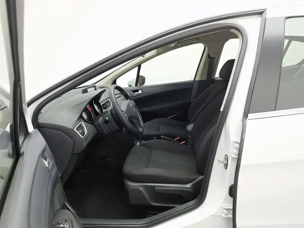 Peugeot 308 2016 — фото 10