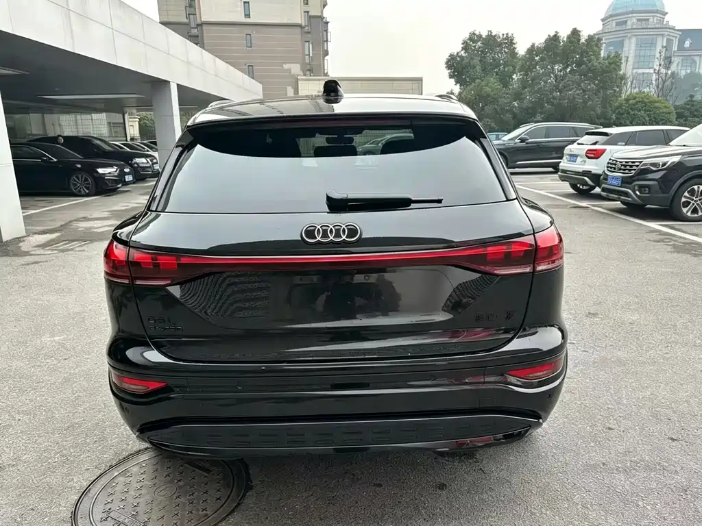 Audi Q6L e-tron 2025 — фото 8