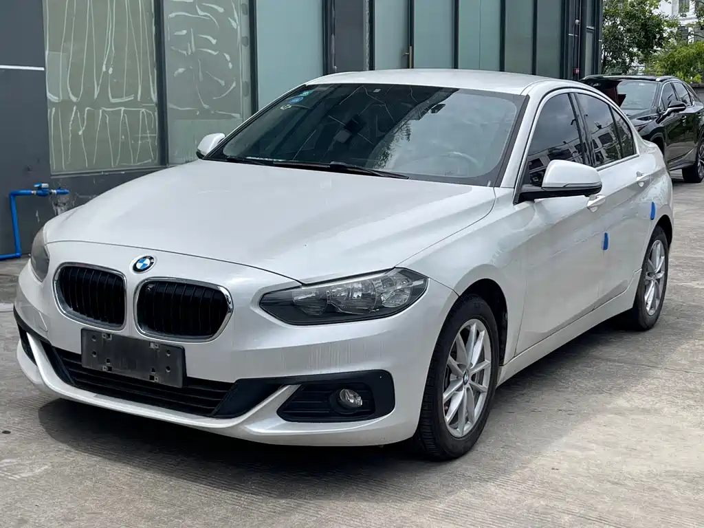 BMW 1 Series 2018 — фото 1