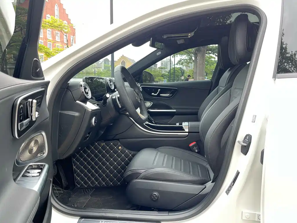 Mercedes-Benz C-Class 2025 — фото 11
