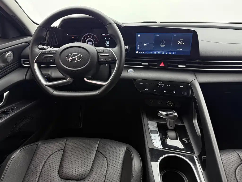 Hyundai Elantra 2023 — фото 10