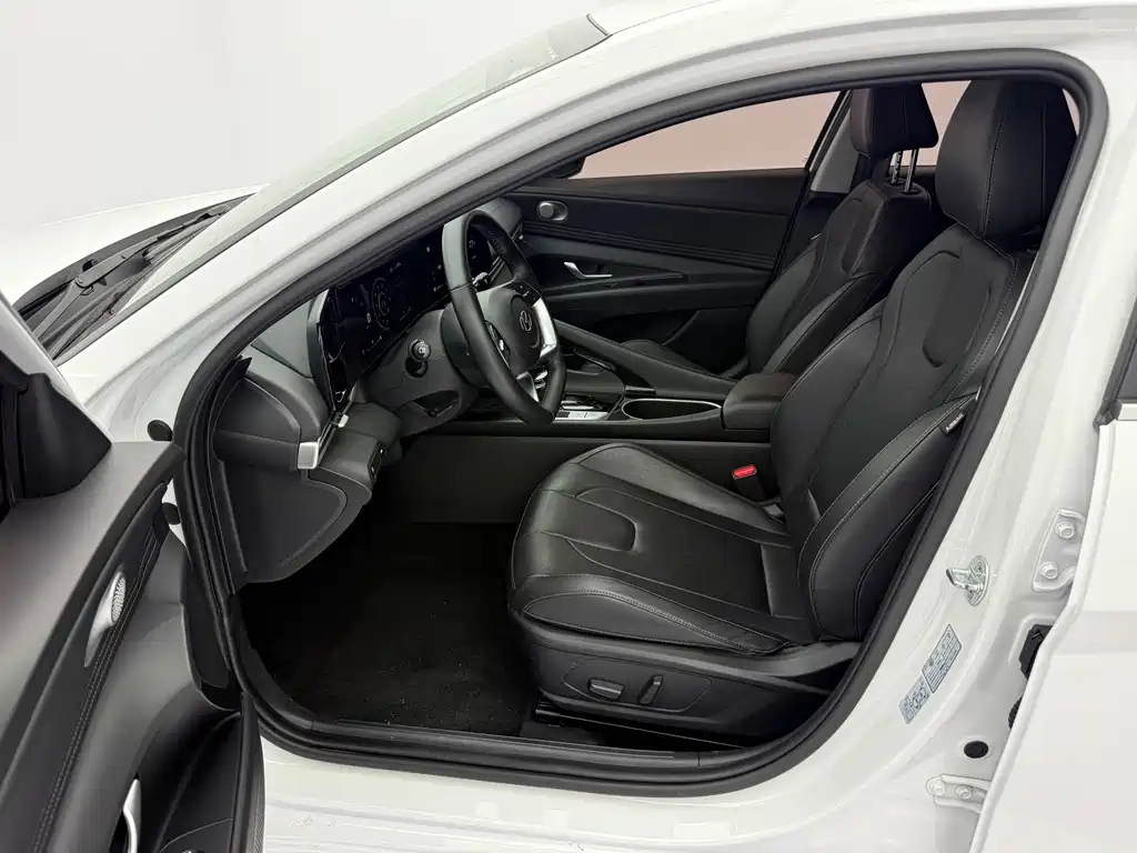 Hyundai Elantra 2023 — фото 21