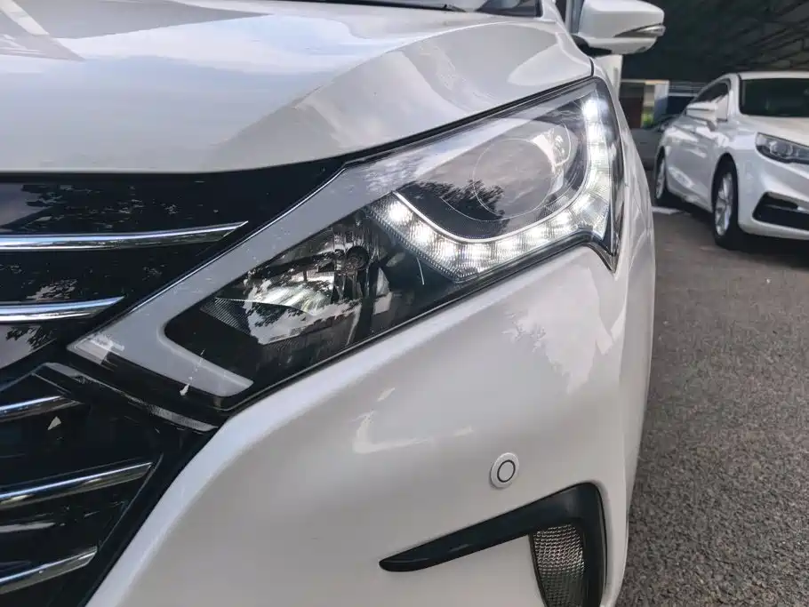 BYD Qin NEV 2018 — фото 5