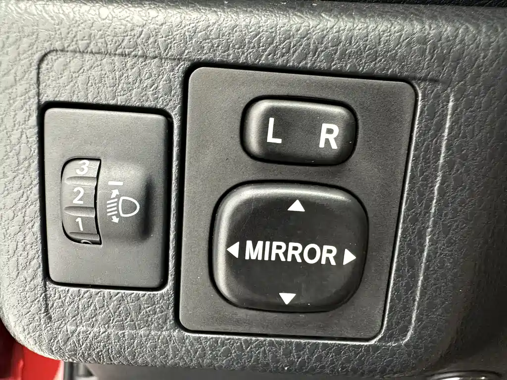 Toyota Yaris L 2022 — фото 12