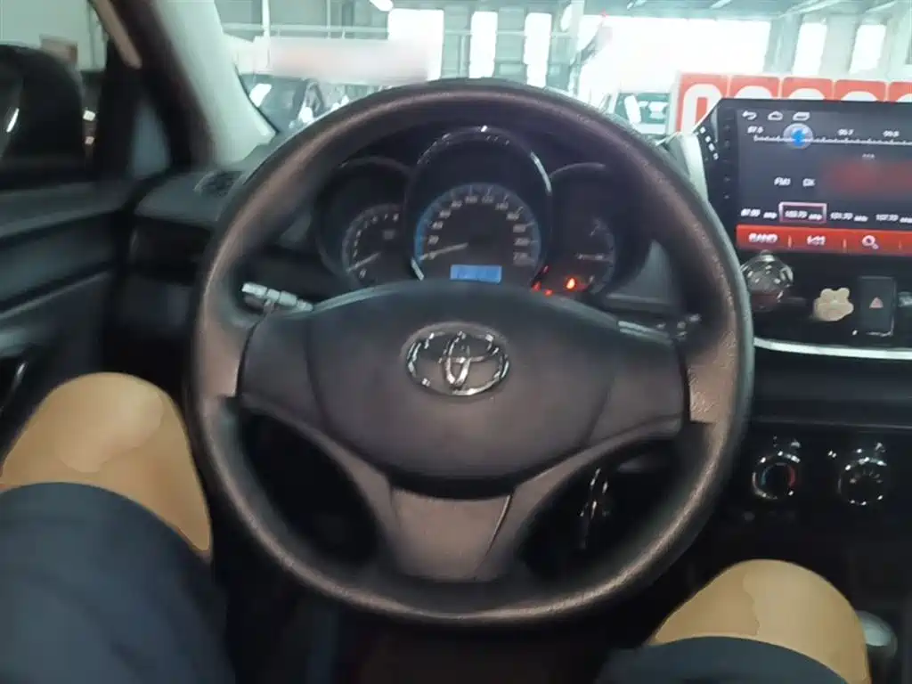 Toyota Yaris L 2018 — фото 11