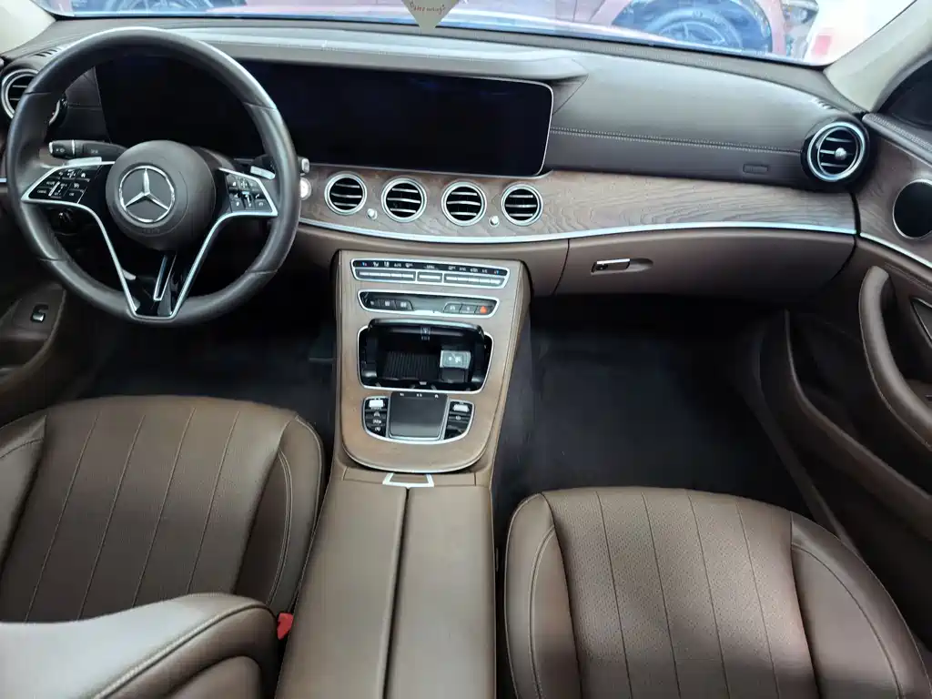 Mercedes-Benz E-Class 2022 — фото 11