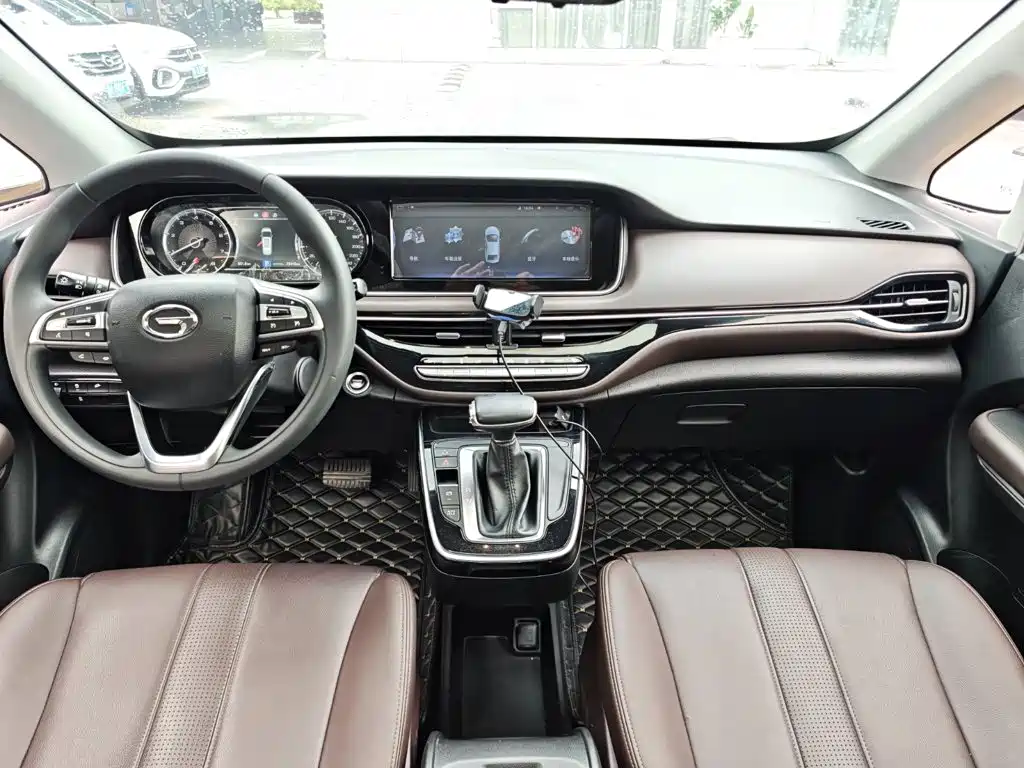 GAC Trumpchi M6 2019 — фото 19