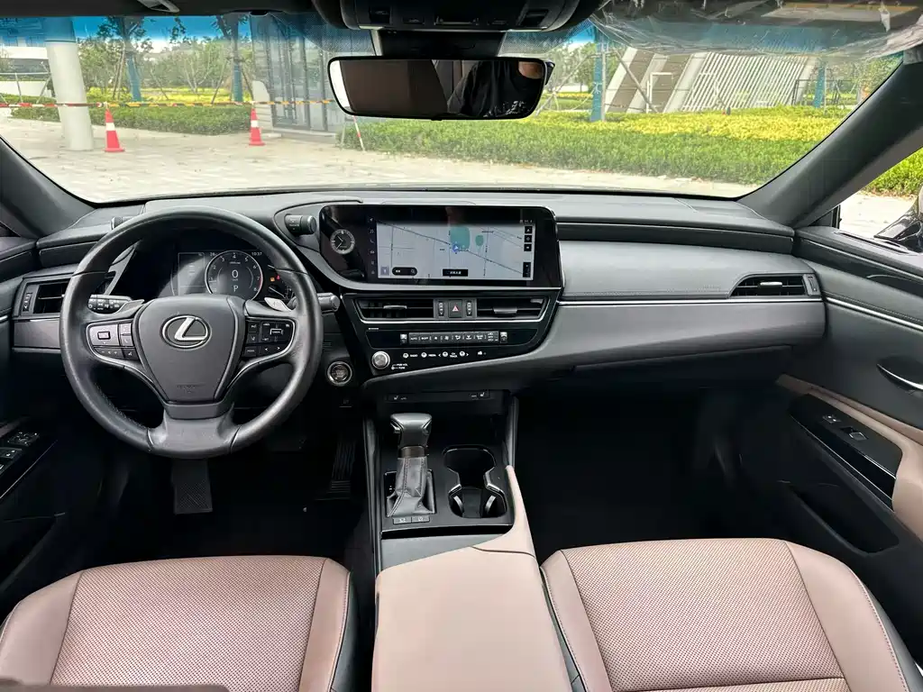 Lexus ES 2024