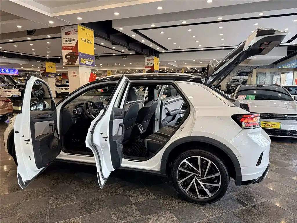 Volkswagen T-Roc 2023 — фото 32