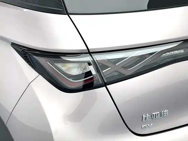 BYD Dolphin 2022 — фото 18