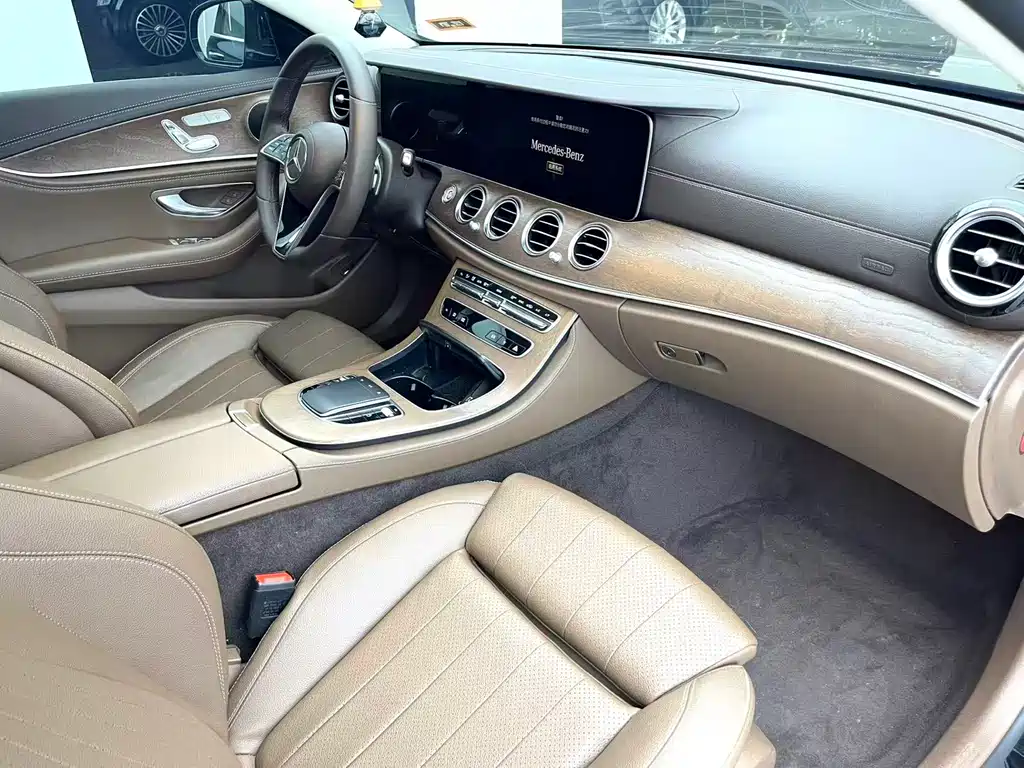 Mercedes-Benz E-Class 2023 — фото 10
