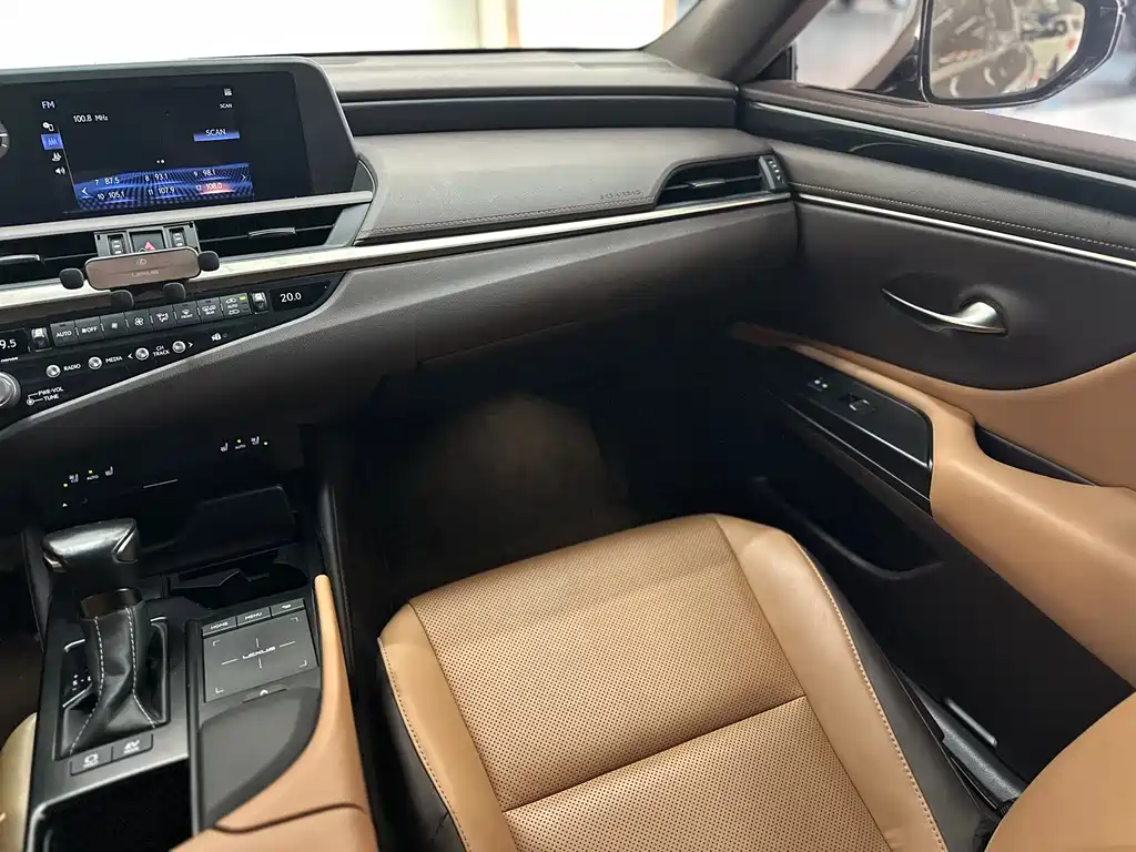 Lexus ES 2021 — фото 12
