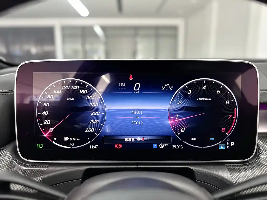Mercedes-Benz C-Class 2024 — фото 13