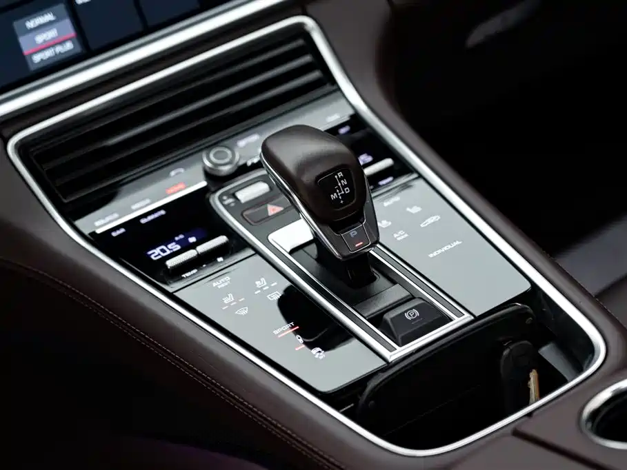 Porsche Panamera 2019 — фото 17