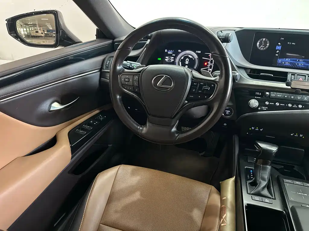 Lexus ES 2021 — фото 11