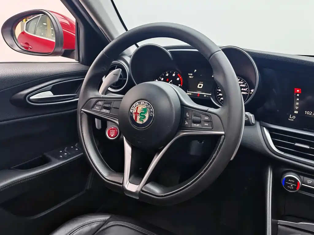 Alfa Romeo Giulia 2019 — фото 16