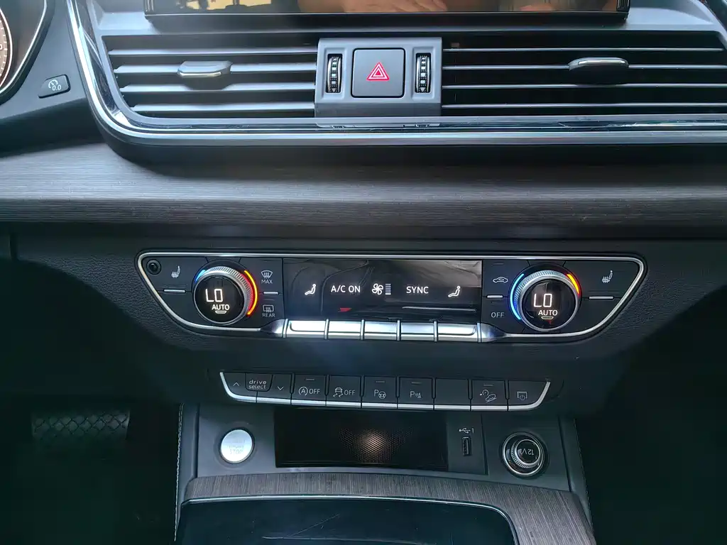 Audi Q5L 2023 — фото 14