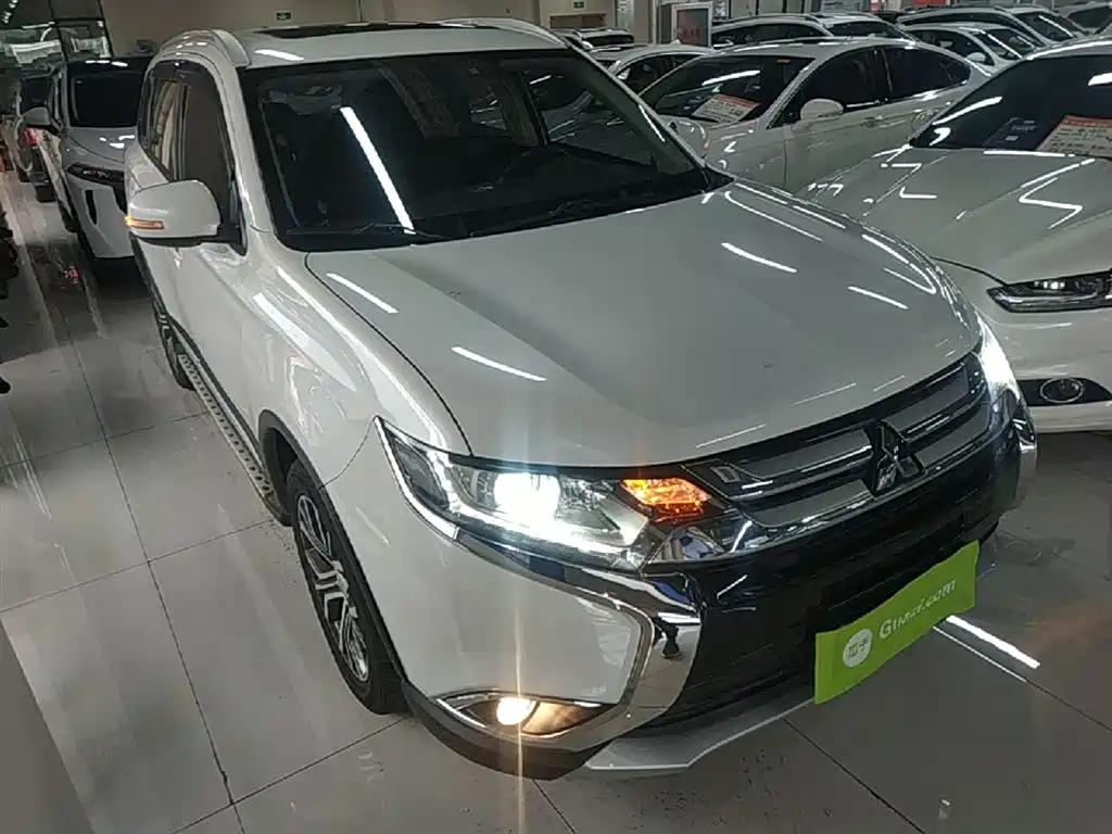 Mitsubishi Outlander 2018 — фото 4