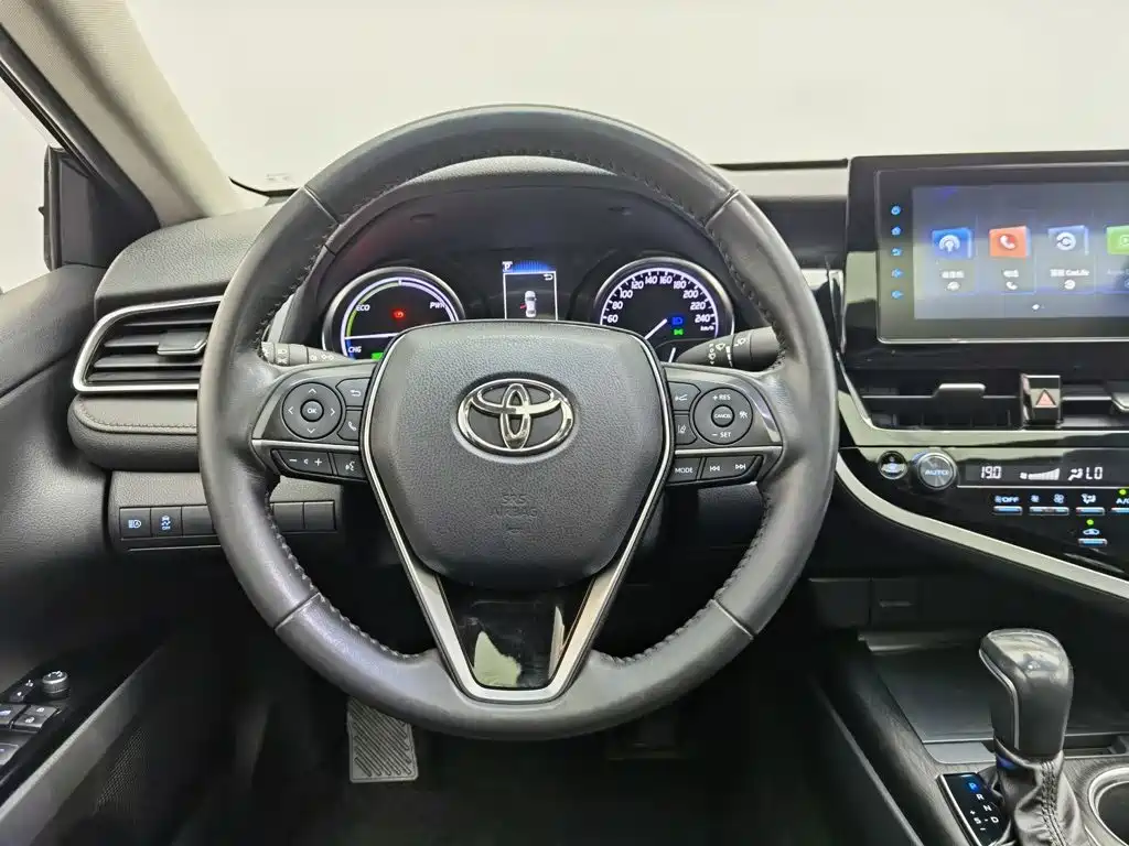 Toyota Camry 2022 — фото 11