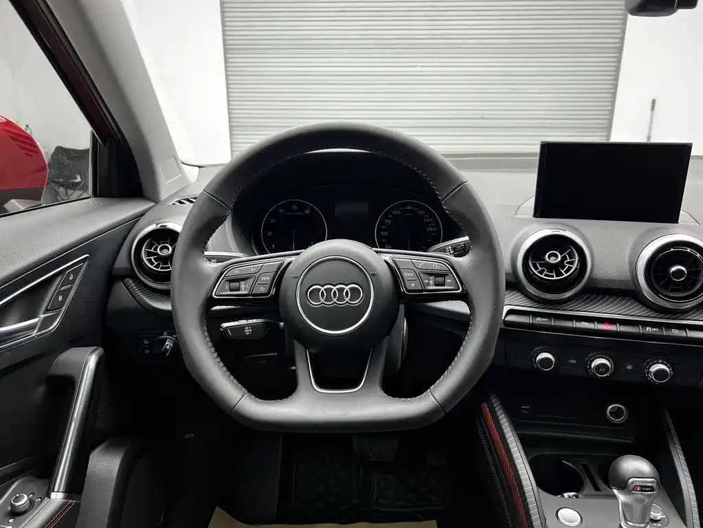 Audi Q2L 2021 — фото 15