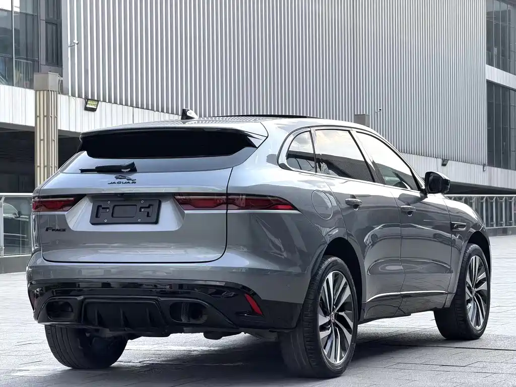 Jaguar F-PACE 2023 — фото 12