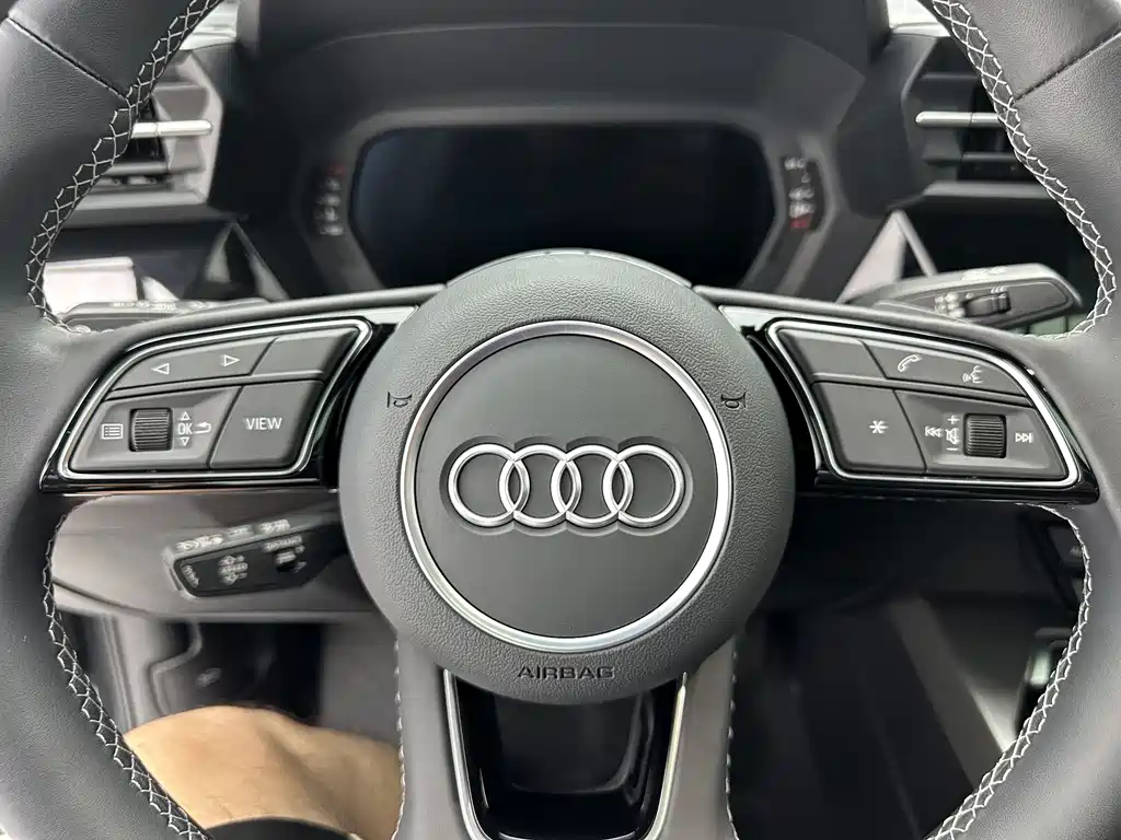 Audi A3 2023 — фото 13