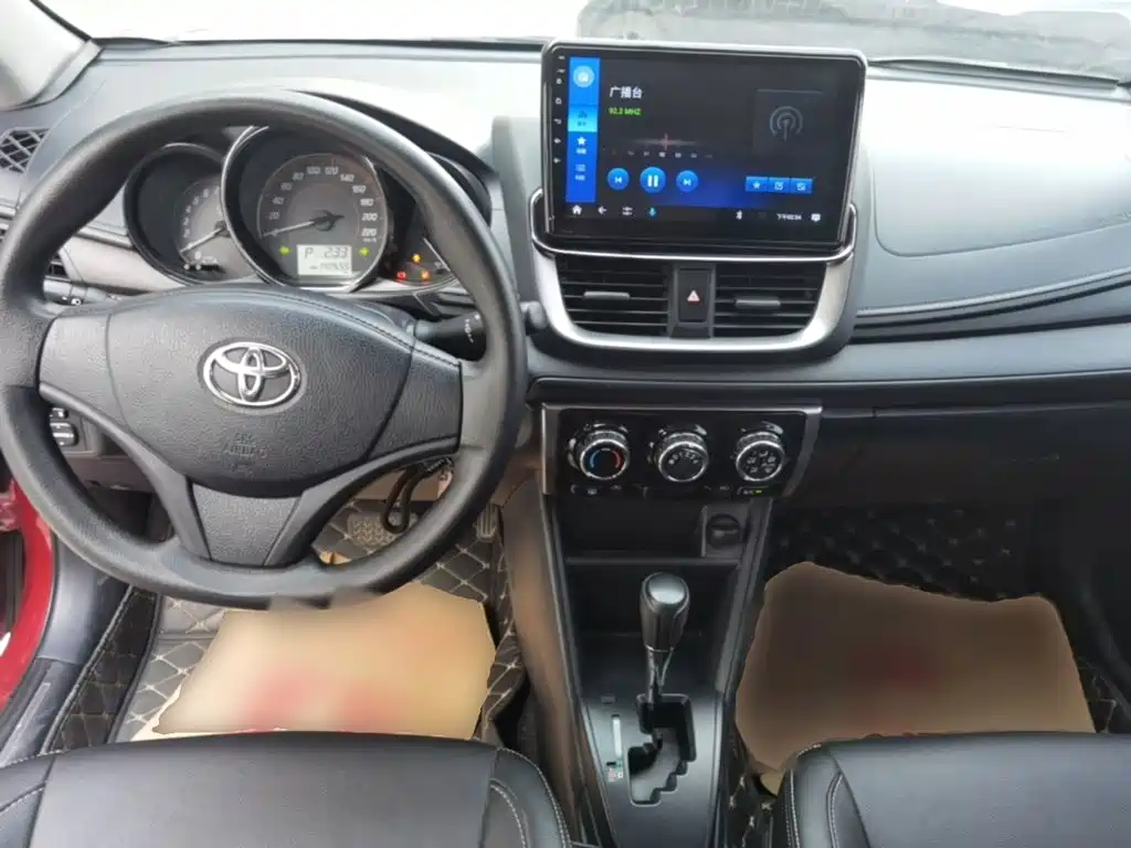 Toyota Yaris L 2020 — фото 10