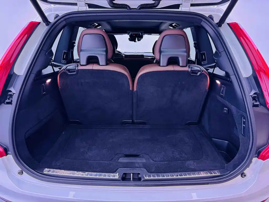 Volvo XC90 2021 — фото 10