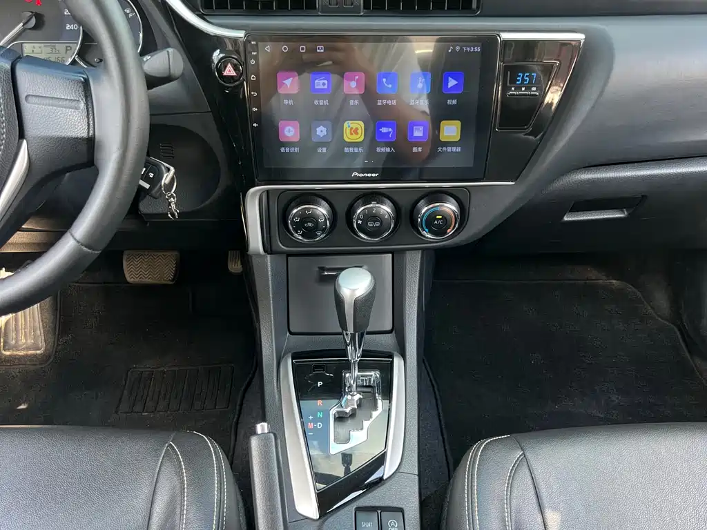 Toyota Corolla 2018 — фото 10
