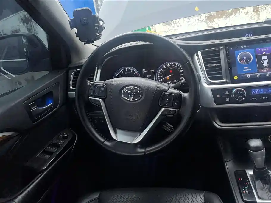 Toyota Highlander 2018 — фото 14