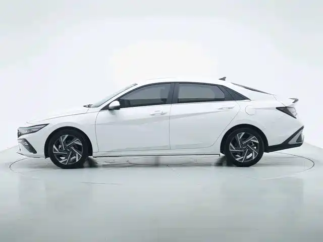 Hyundai Elantra 2024