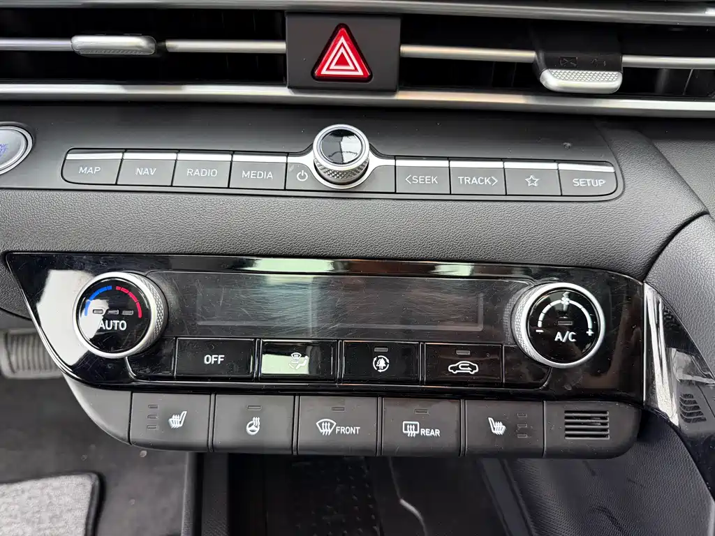 Hyundai Elantra 2023 — фото 13