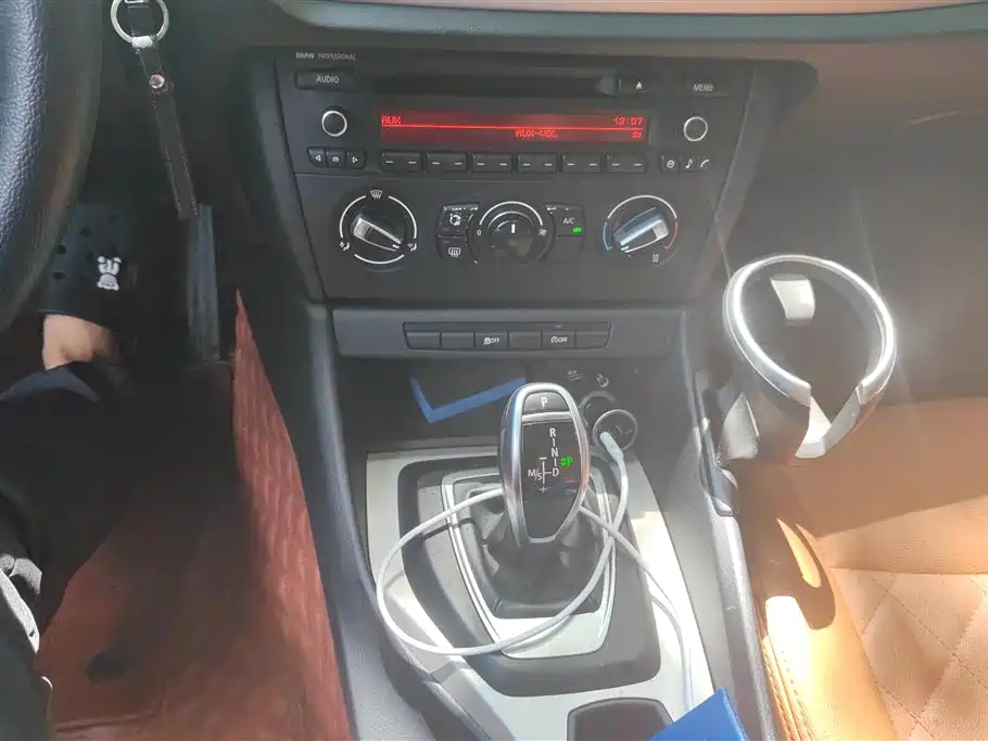 BMW X1 2015 — фото 16