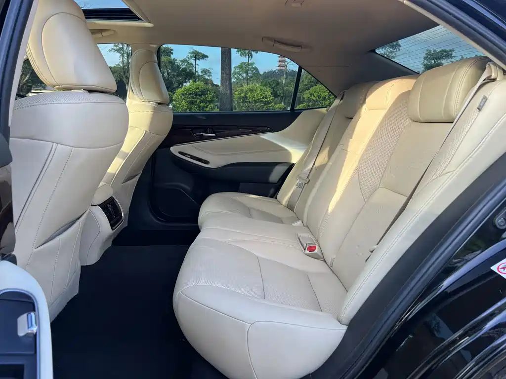 Toyota Crown 2018 — фото 12