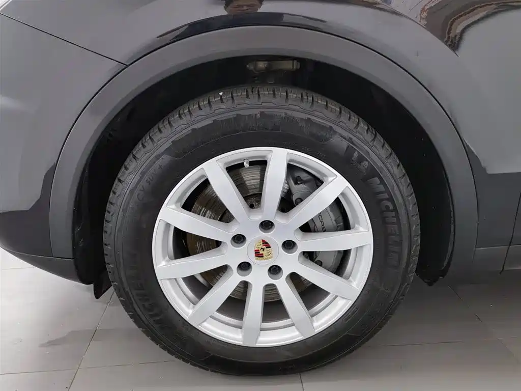 Porsche Cayenne 2018 — фото 17