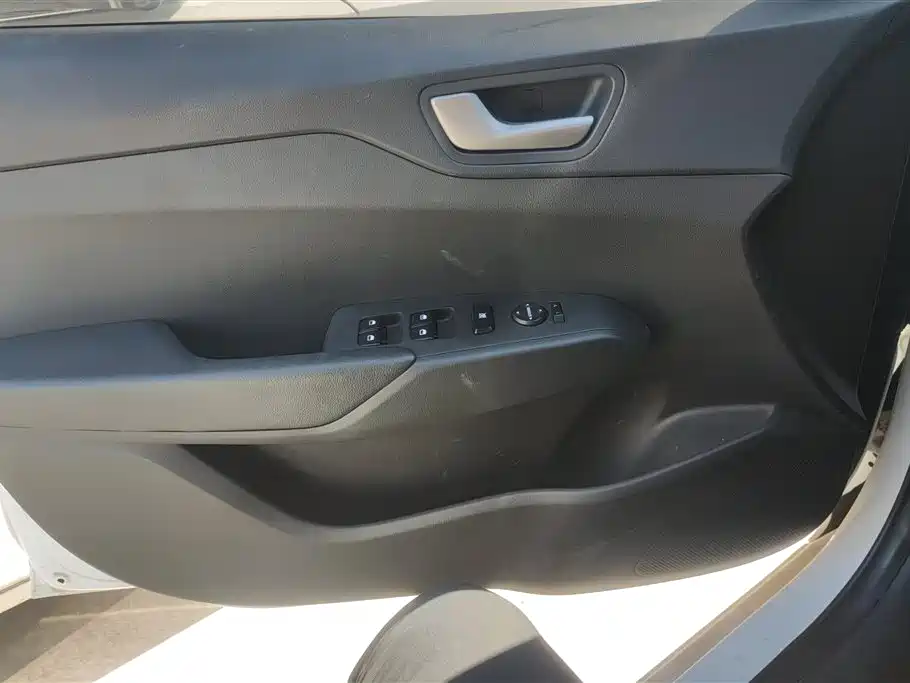 Hyundai Verna 2017 — фото 7