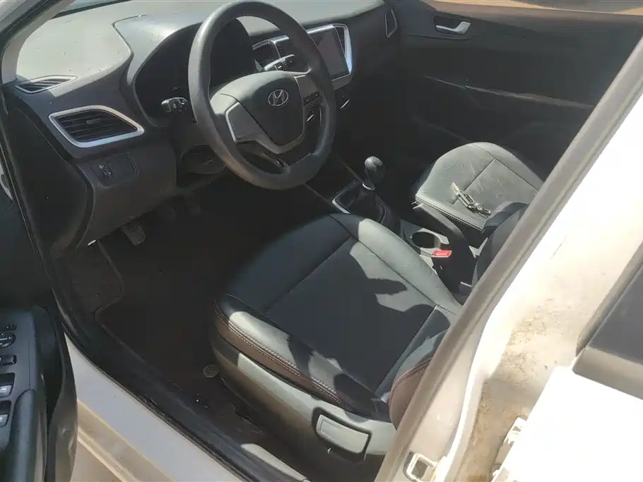 Hyundai Verna 2017 — фото 9