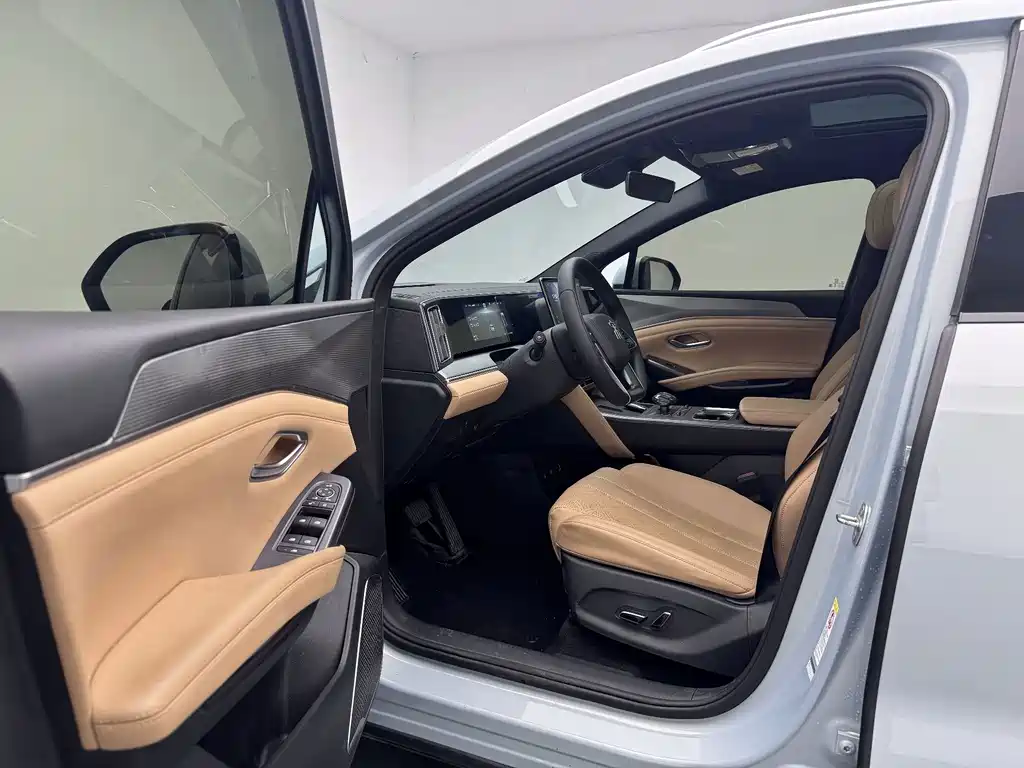 BYD Song L DM-i 2024 — фото 11