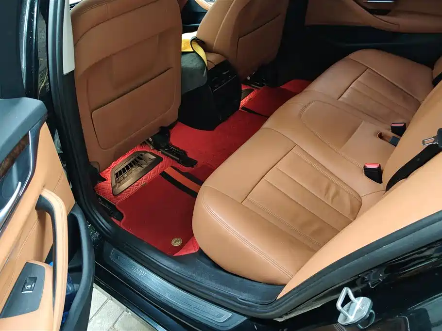 BMW 5 Series 2018 — фото 11