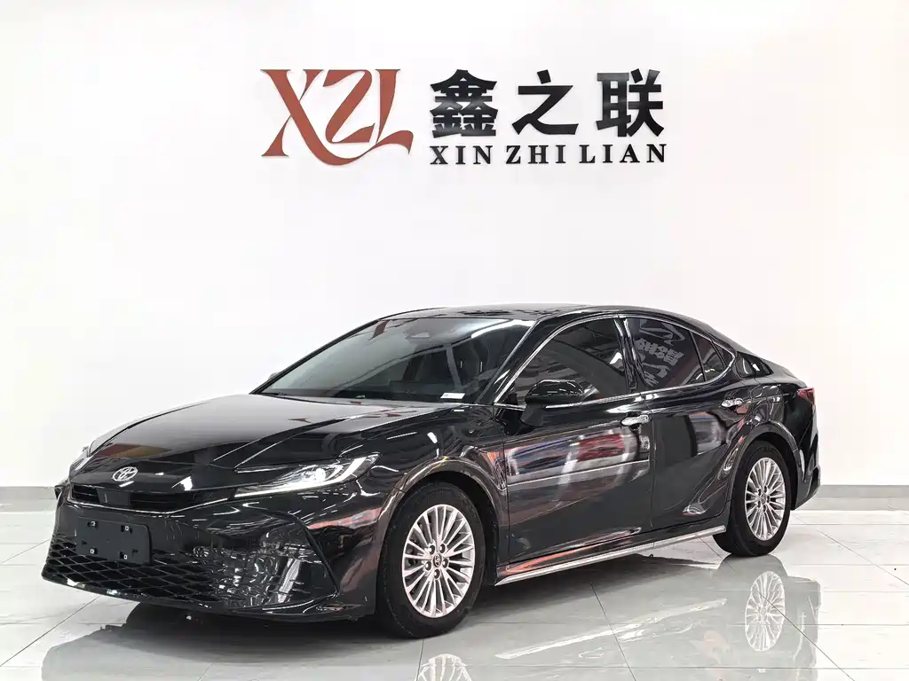 Toyota Camry 2024 — фото 1