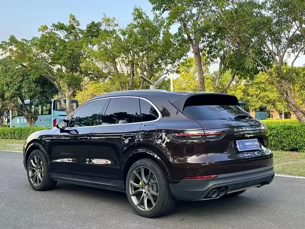 Porsche Cayenne Hybrid 2022 — фото 6