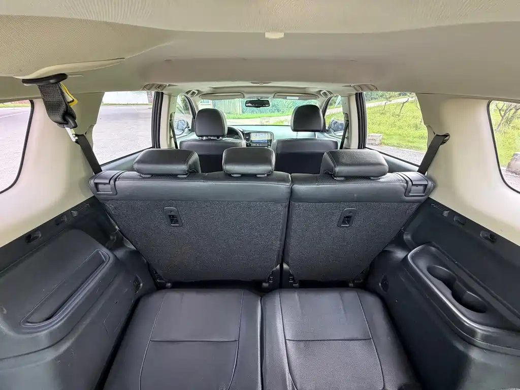 Mitsubishi Outlander 2018 — фото 13
