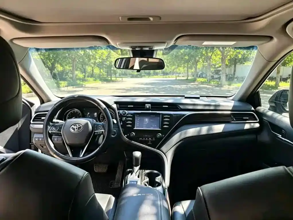 Toyota Camry 2018 — фото 9