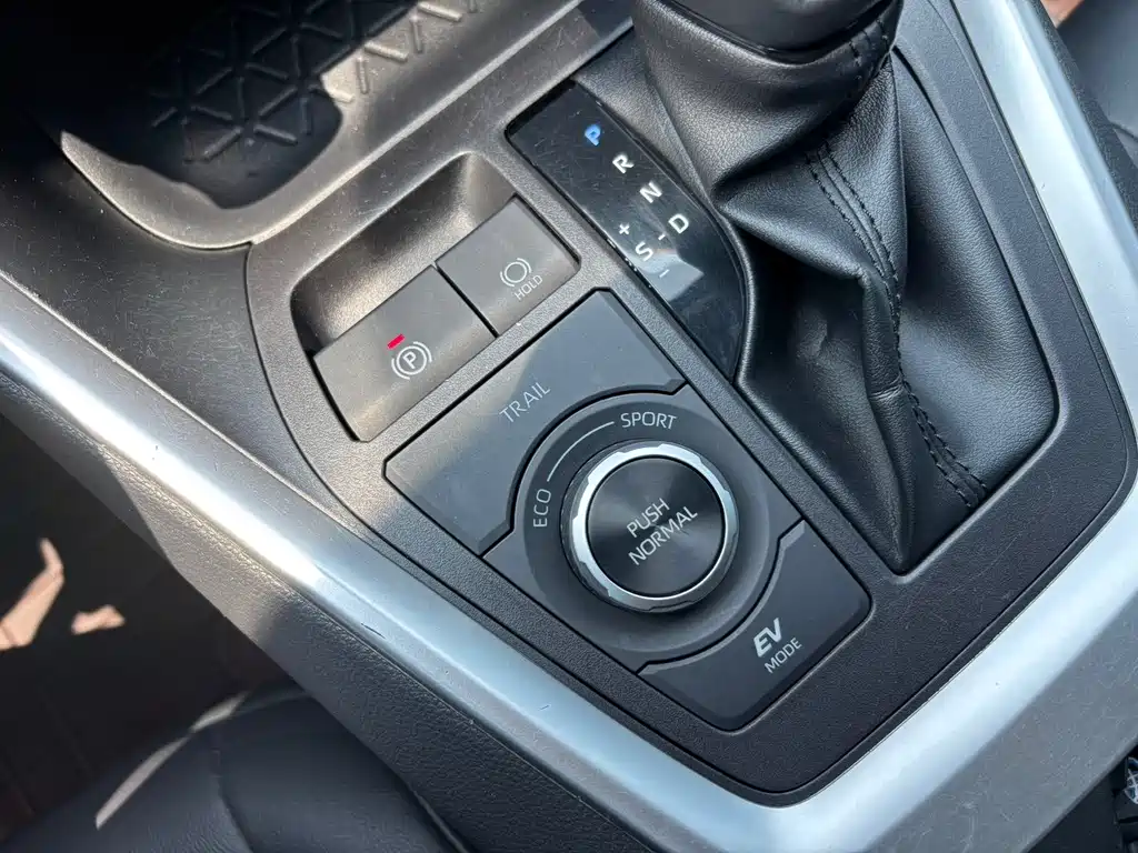 Toyota RAV4 2022 — фото 12