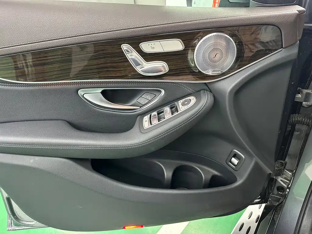 Mercedes-Benz GLC 2017 — фото 20