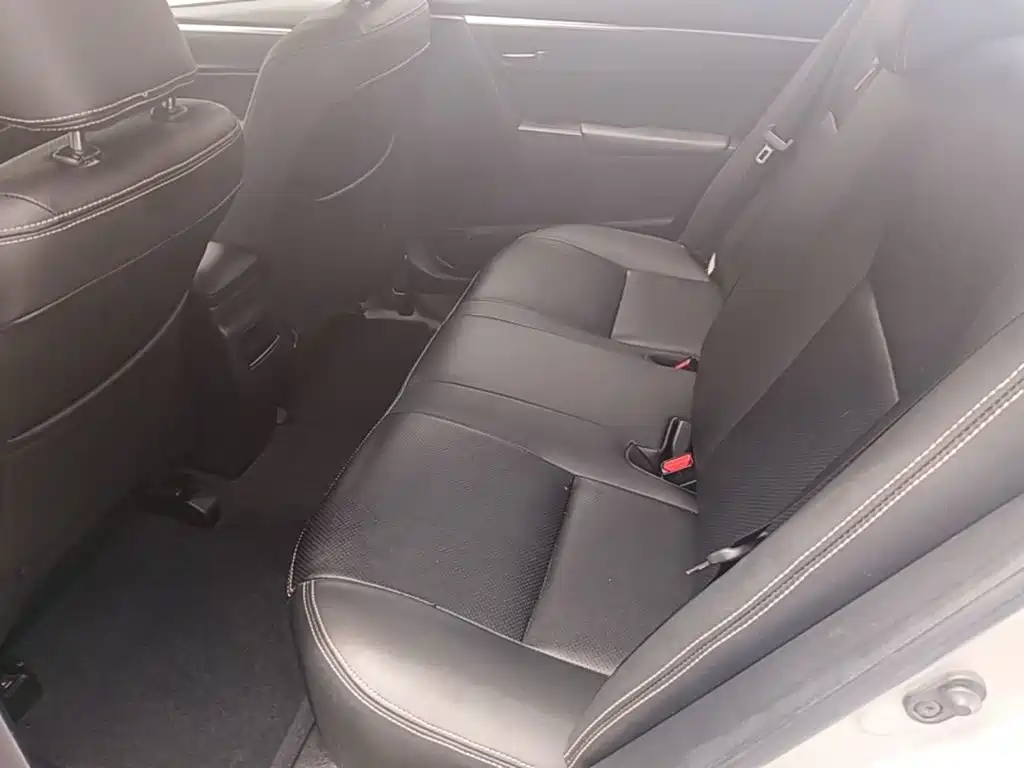 Toyota Corolla 2015 — фото 17