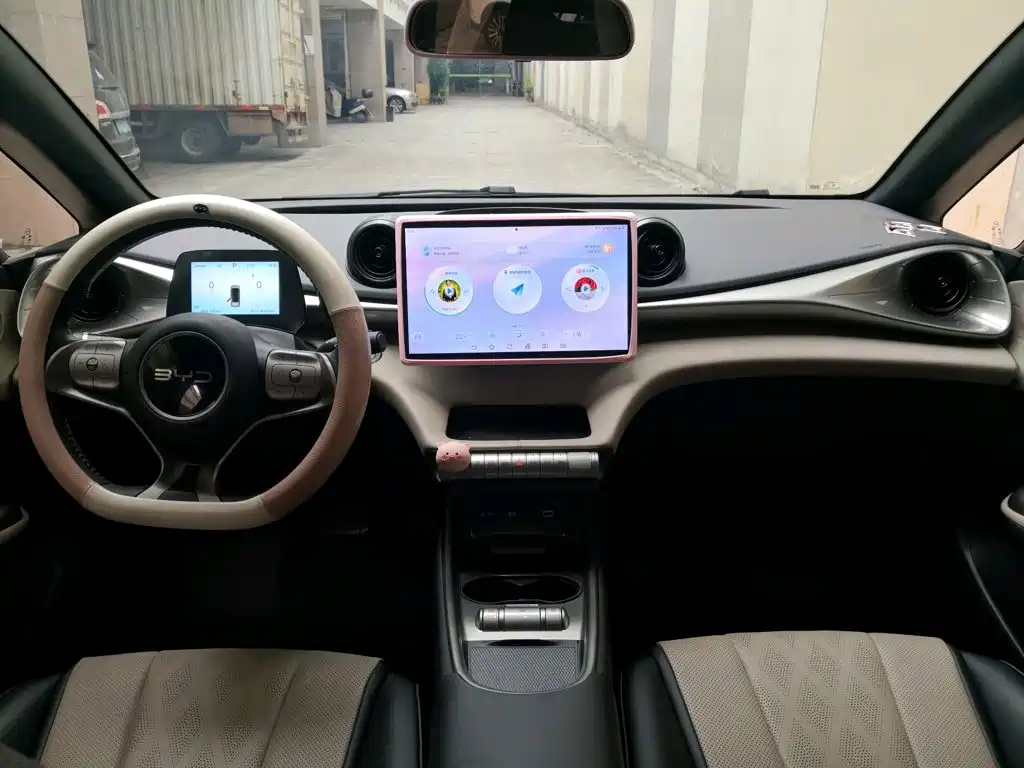 BYD Dolphin 2025