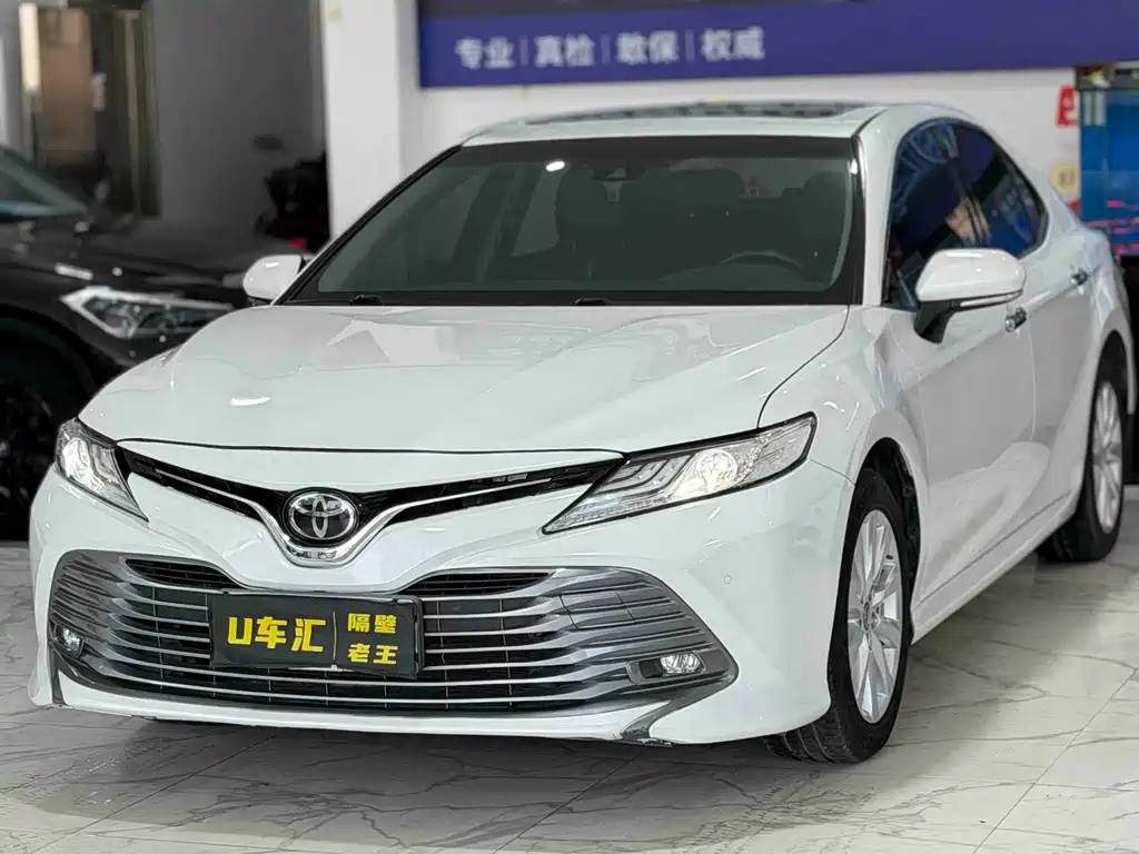 Toyota Camry 2020 — фото 1