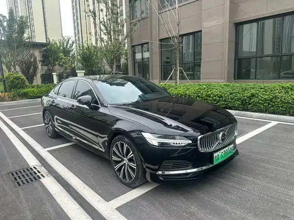 Volvo S90 Plug-In Hybrid 2023
