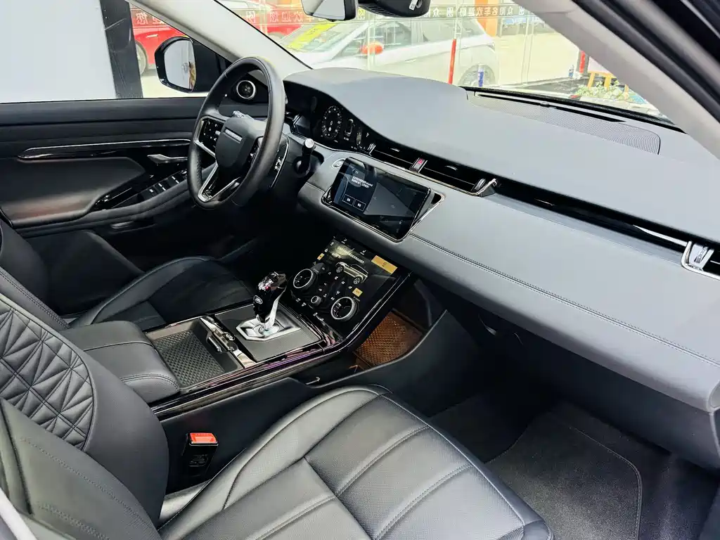 Land Rover Evoque 2024 — фото 11